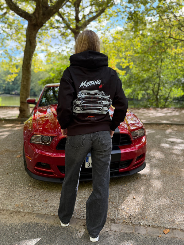 SWEAT A CAPUCHE MUSTANG NOIR
